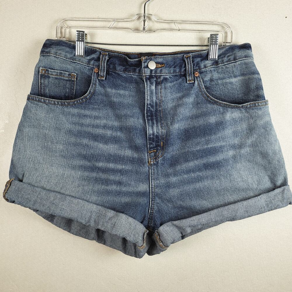 BDG Urban Outfitters Mom High Rise Denim Coastal Cowgirl Y2K Grunge 90s Size 32